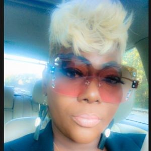 Meet your Posher, Pamela